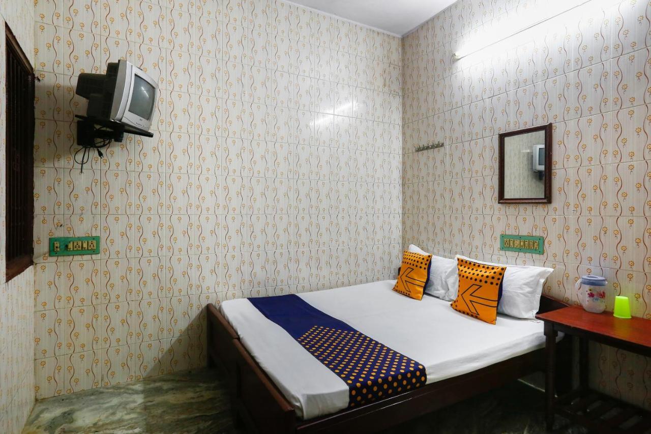 Spot On 49026 Ams Hotel Chennai