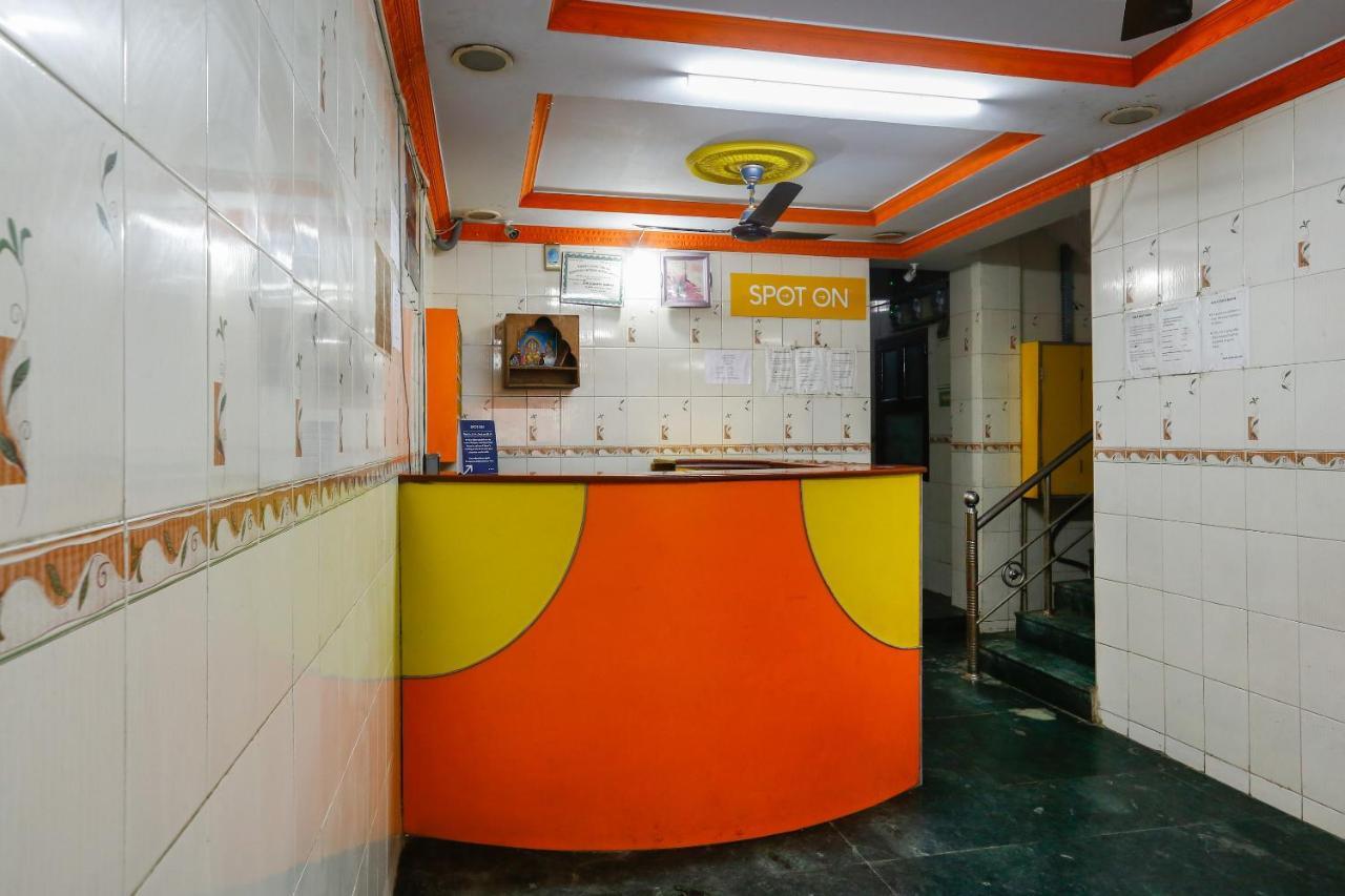 Spot On 49026 Ams Hotel Chennai